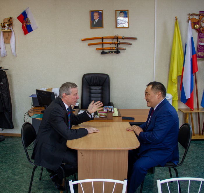 Встреча с председателем правительства Тувы Ш. В. Кара оолом В.М. Халилова