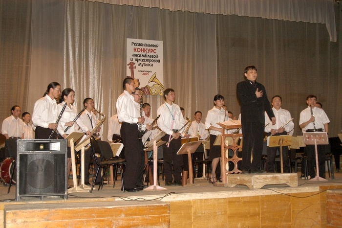 Первое выступление духового оркестра за Саянами, где они стали Лауреатами III степени регионального конкурса ансамблевой и оркестровой музыки (г. Красноярск, 2005 г.). 