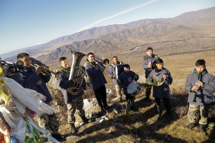 «Музыка на высоте» – совместный проект духового оркестра и клуба альпинистов «Вершины Тувы».
