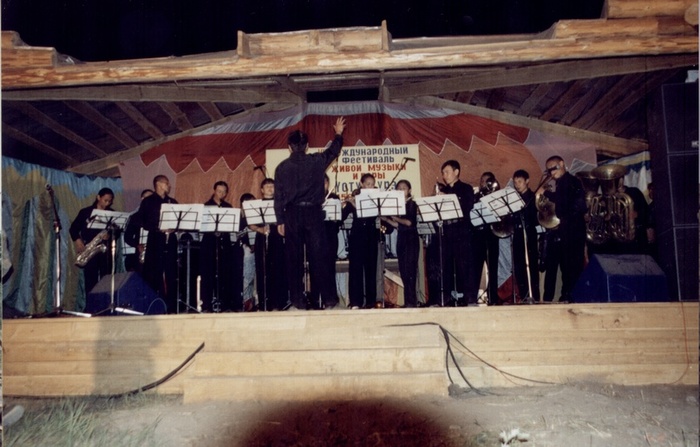 Выступление ОДИ (оркестр духовых инструментов) на VII Международном фестивале живой музыки и веры «Устуу-Хурээ – 2005»